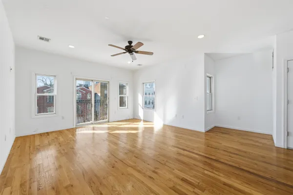 $3,300 | 56 Laidlaw Avenue, Unit 2, Jersey City, NJ 07306