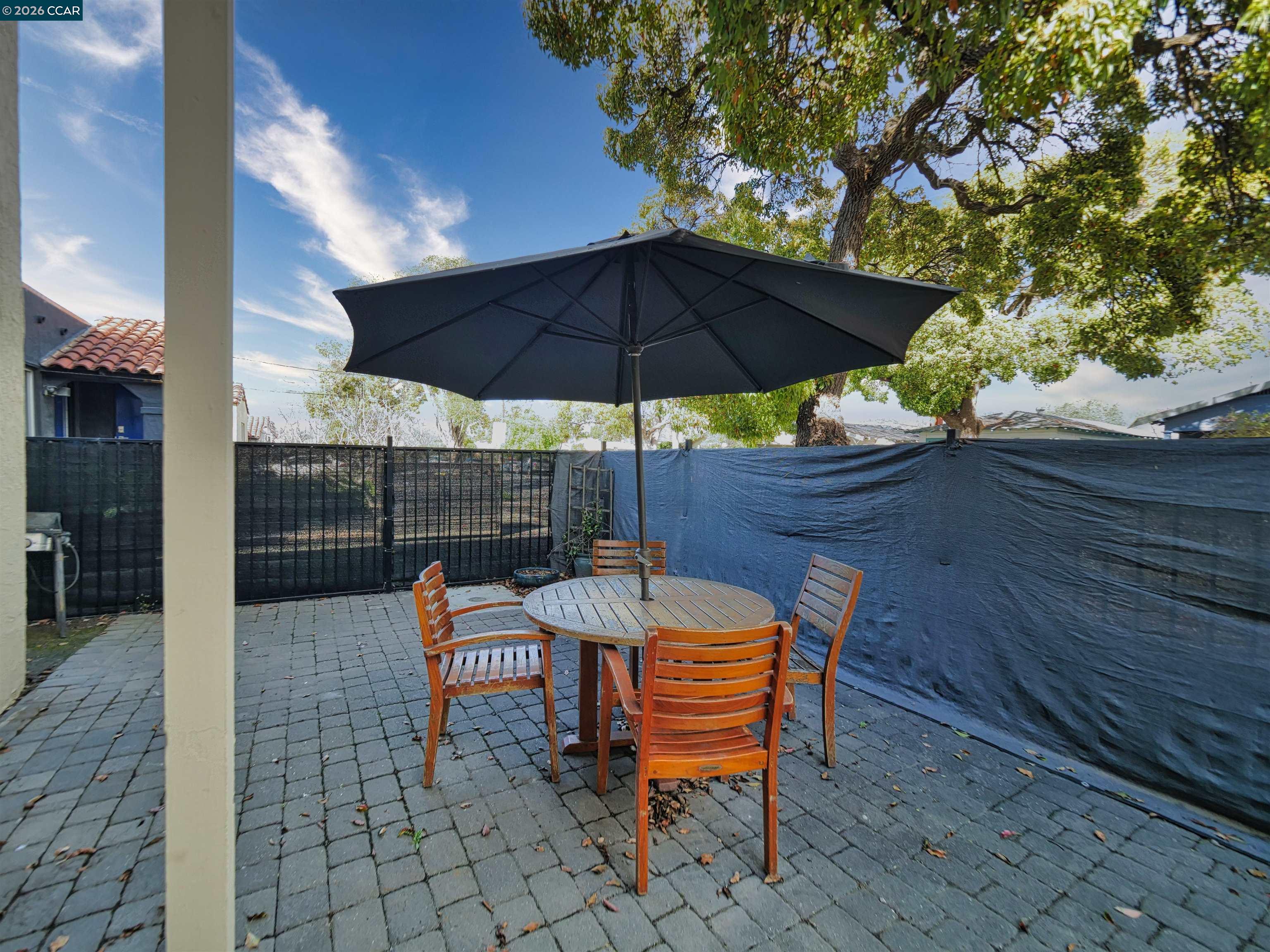 995 Virginia Street Berkeley, CA 94710 - Photo 44 of 59 a outdoor view with a sitting space