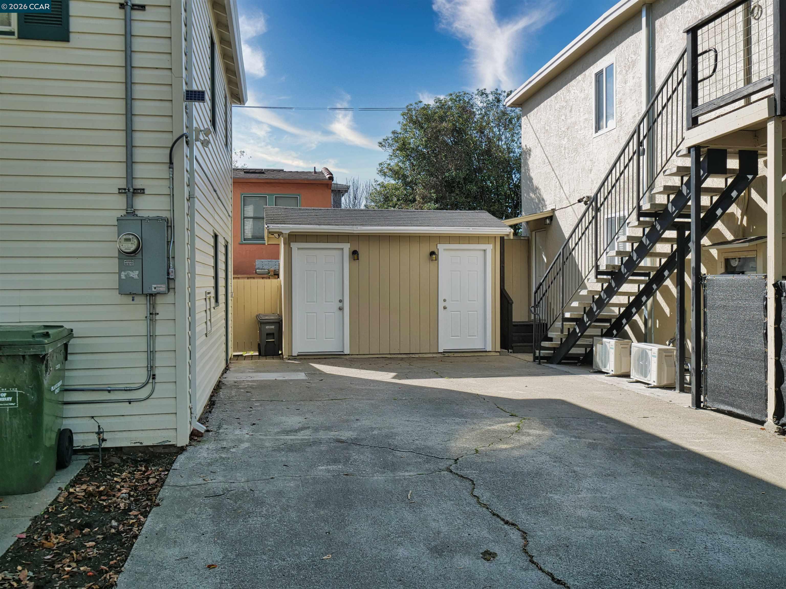 995 Virginia Street Berkeley, CA 94710 - Photo 10 of 59 a view of a house with a yard