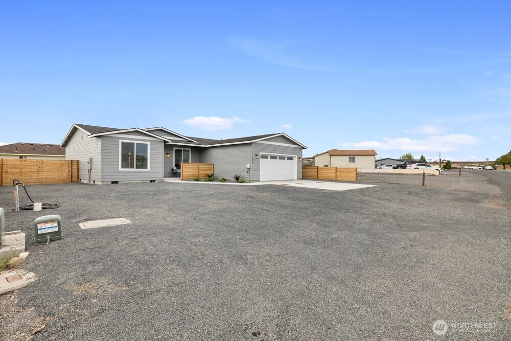 334 Spring Circle Mattawa, WA 99349 - Photo 25 of 40 a house view with a garden space