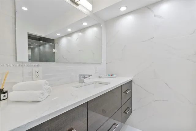 $26,000 | 201 Atlantic Isle, Sunny Isles Beach, FL 33160