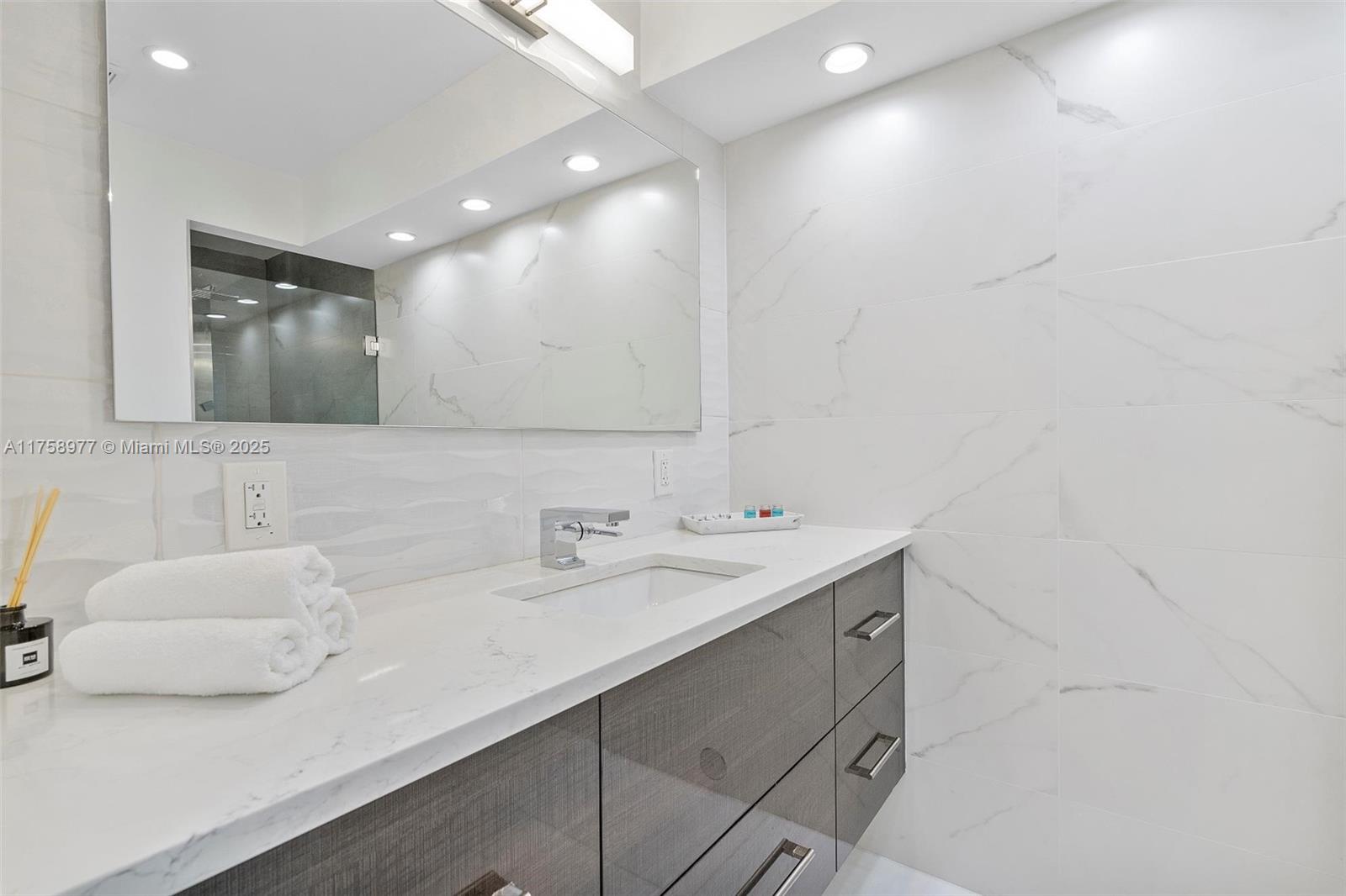 201 Atlantic Isle Sunny Isles Beach, FL 33160 - Photo 20 of 42