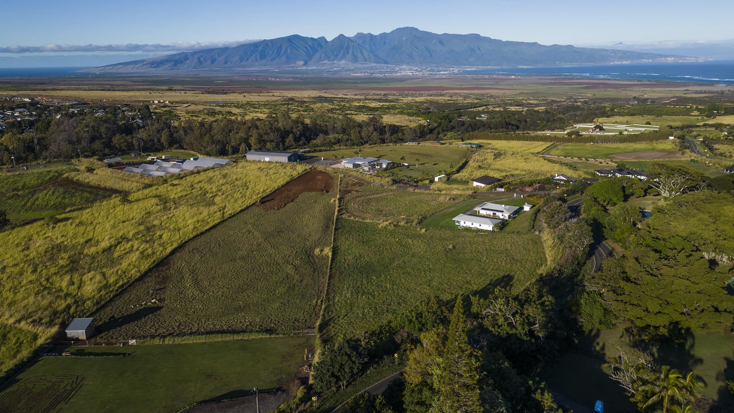 2390 Baldwin Avenue, Unit A Makawao, HI 96768 - Photo 3 of 8 a view of an ocean and beach