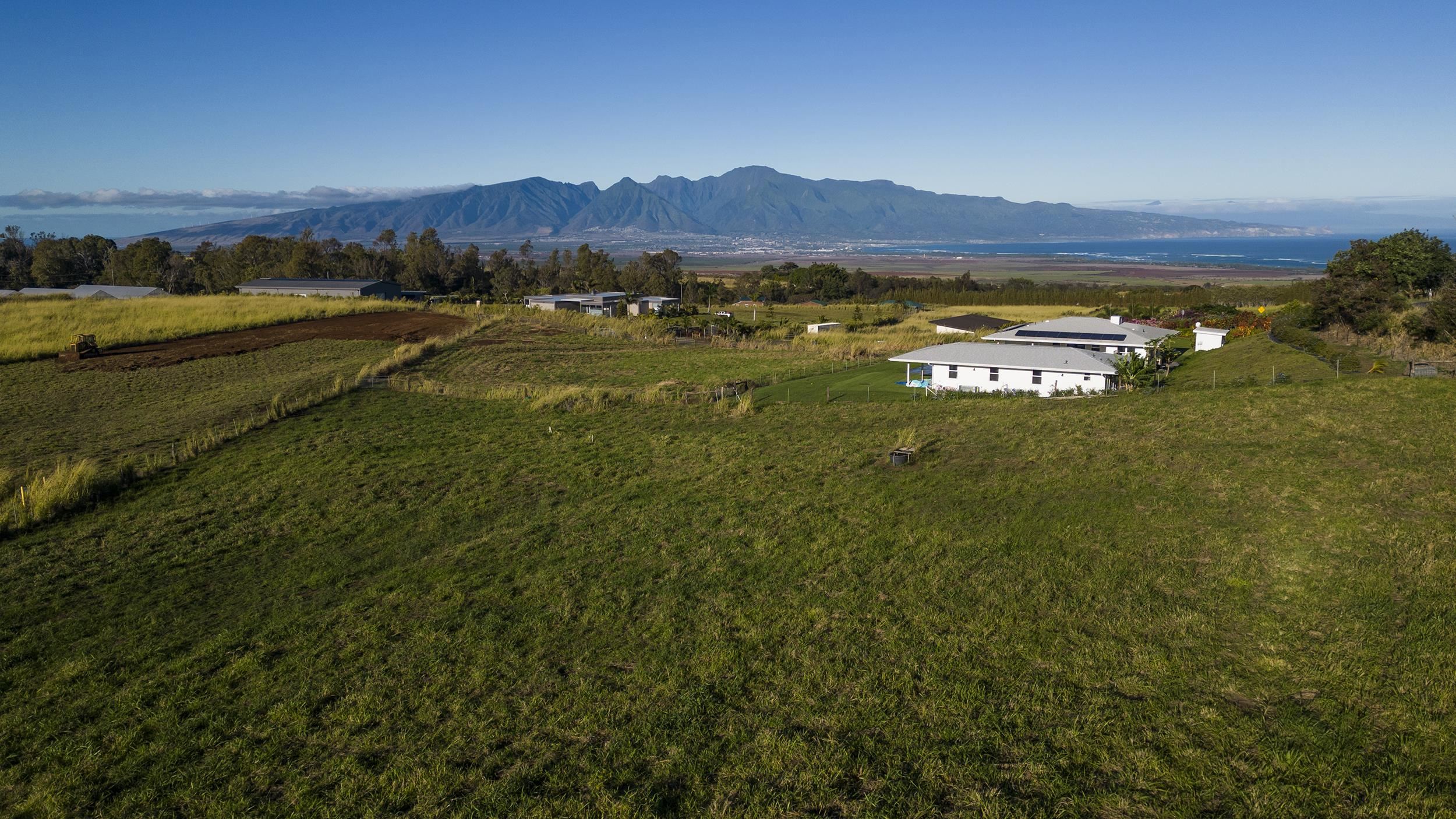 2390 Baldwin Avenue, Unit A Makawao, HI 96768 - Photo 8 of 8 a view of an ocean and a mountain
