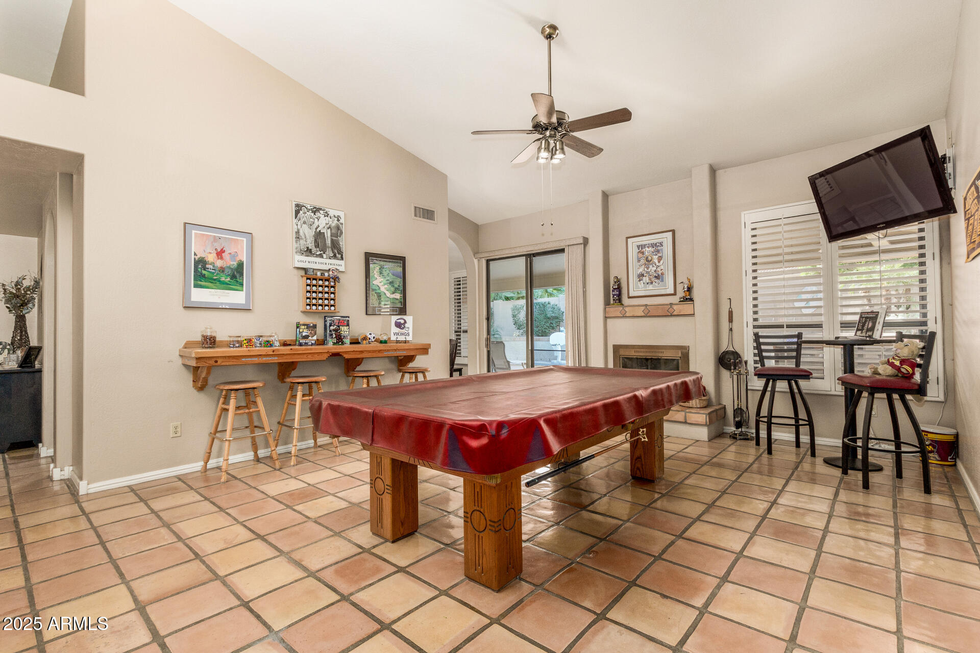 14044 South 33rd Way Phoenix, AZ 85044 - Photo 15 of 59 a dining hall with a dining table and a window