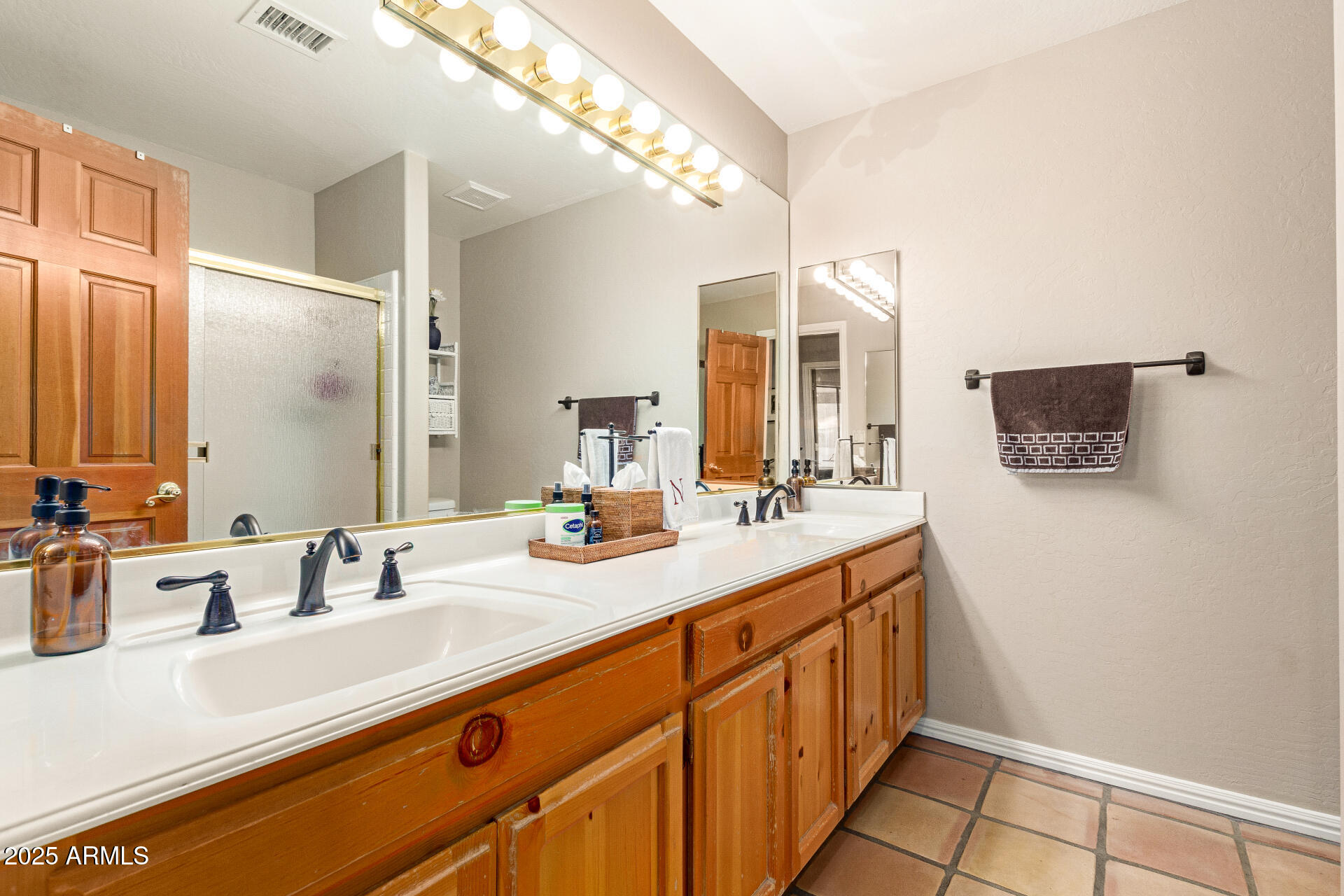 14044 South 33rd Way Phoenix, AZ 85044 - Photo 25 of 59 a bathroom with a sink and a mirror