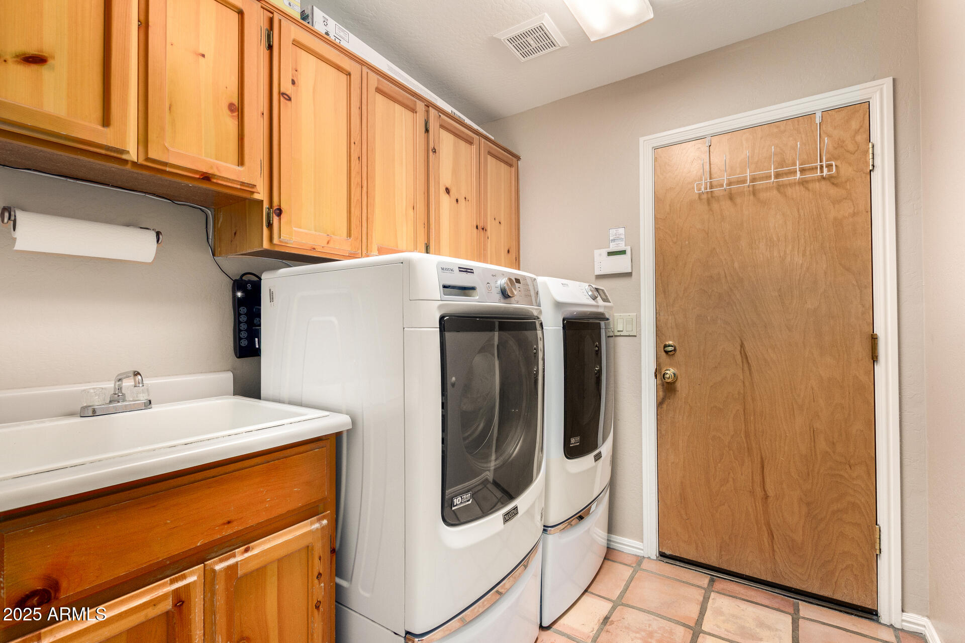 14044 South 33rd Way Phoenix, AZ 85044 - Photo 26 of 59 a bathroom with a sink and a washing machine