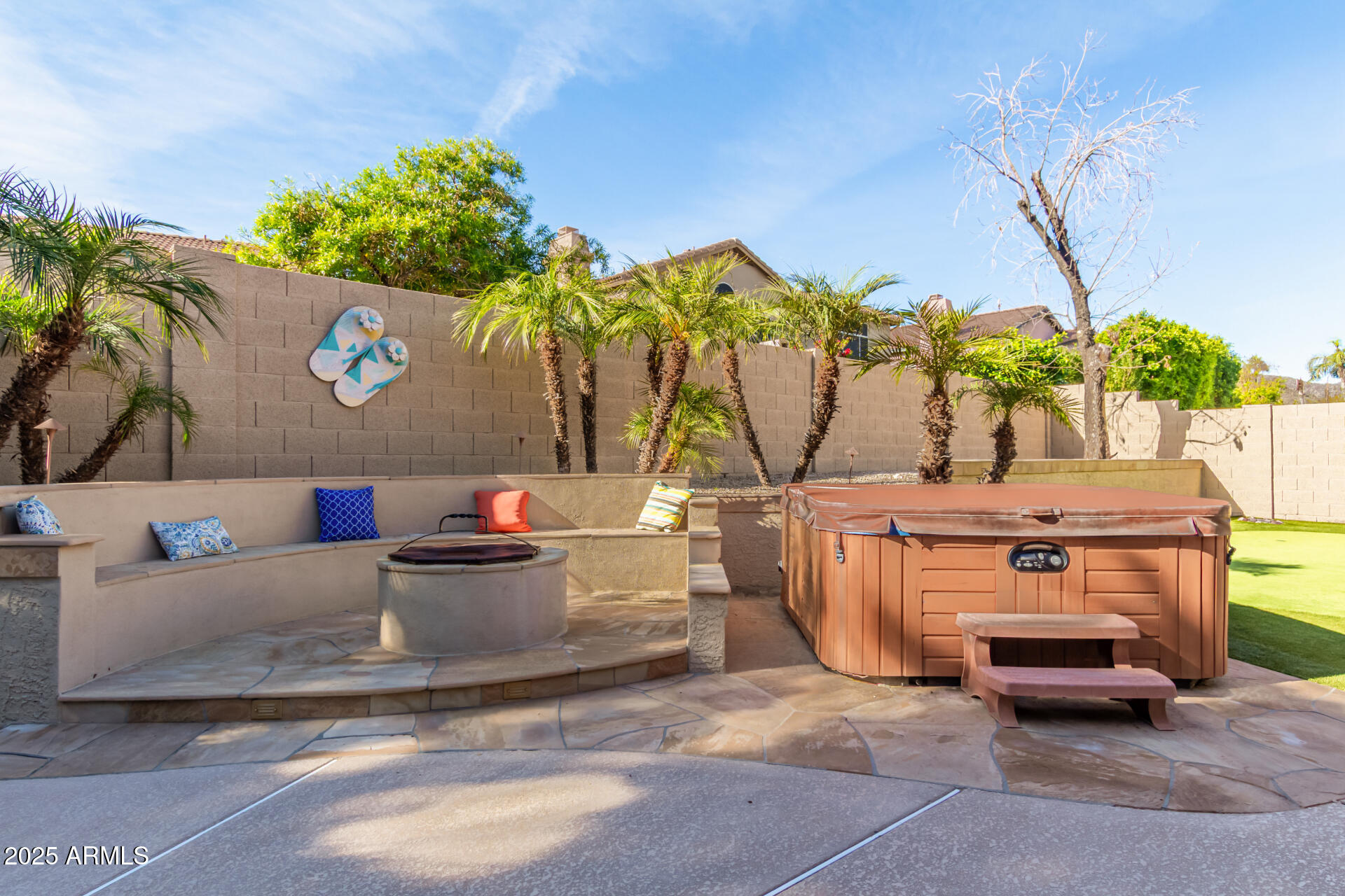 14044 South 33rd Way Phoenix, AZ 85044 - Photo 33 of 59 a living room with furniture and a couch
