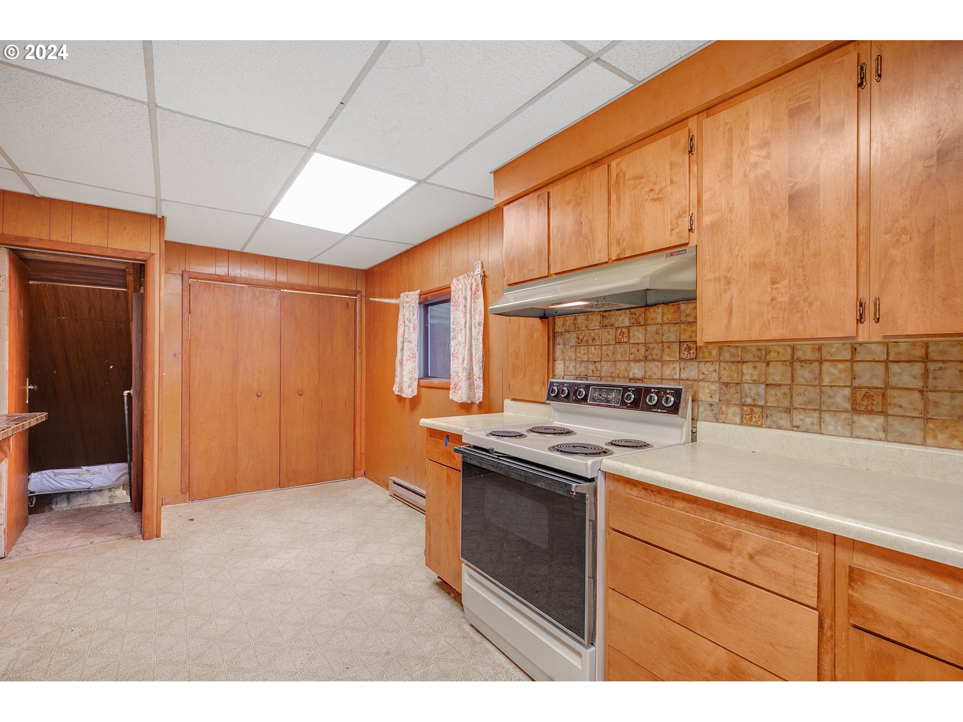 5160 Imai Road Hood River, OR 97031 - Photo 10 of 39 Kitchen