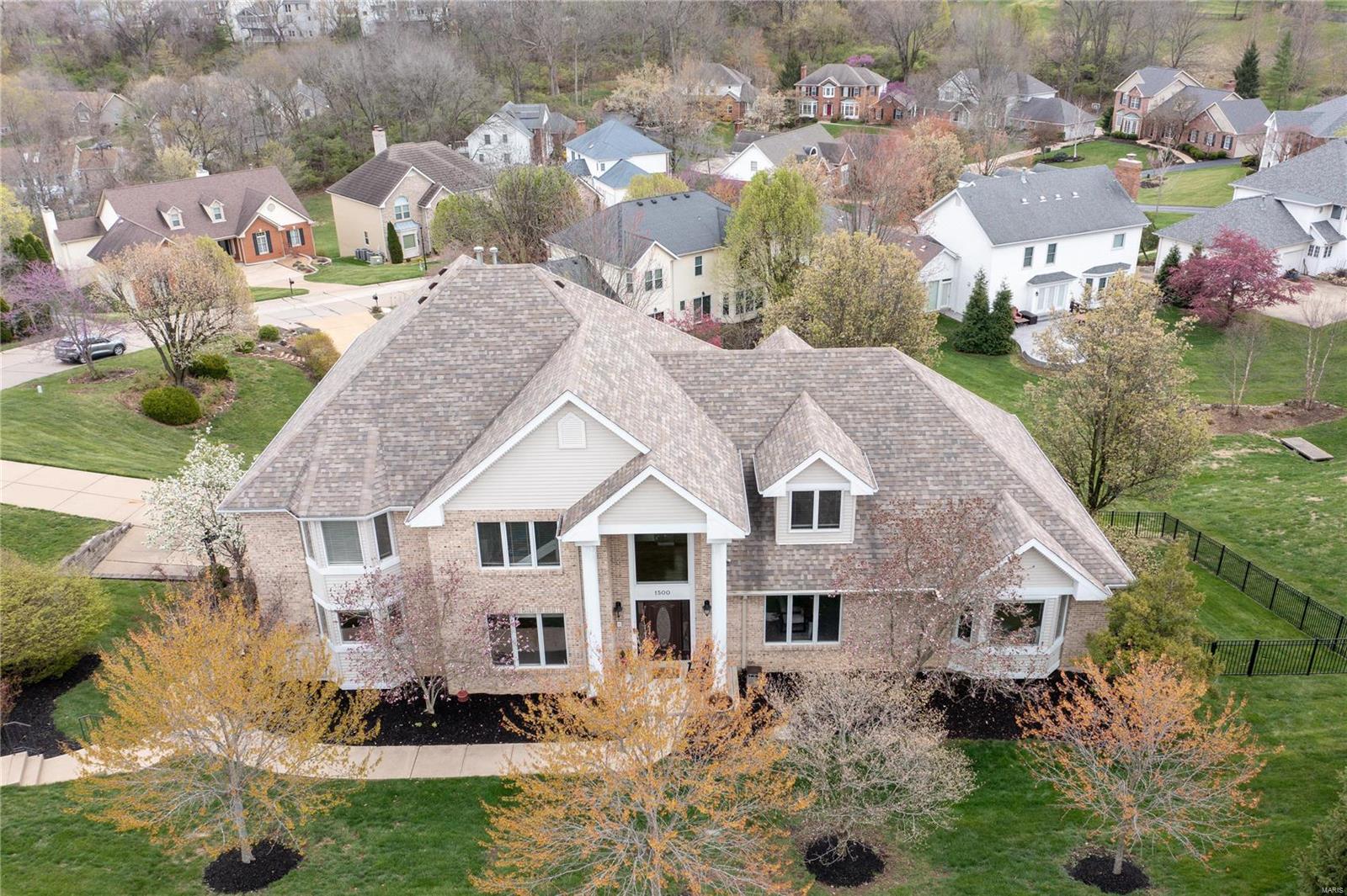 1500 Dietrich Ridge Drive Ballwin, MO 63021 - Photo 2 of 77