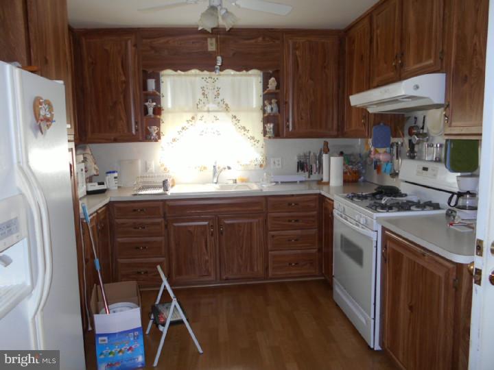 3552 Ridgeway Street Laureldale, PA 19605 - Photo 6 of 20 Kitchen