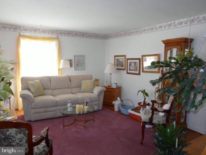 3552 Ridgeway Street Laureldale, PA 19605 - Photo 8 of 20 Living Room