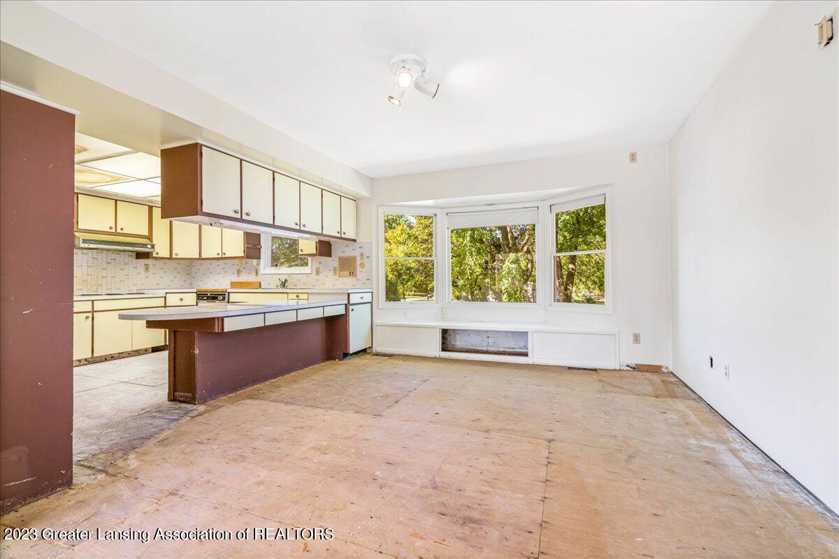 930 Delridge Road East Lansing, MI 48823 - Photo 8 of 50 Dining Room