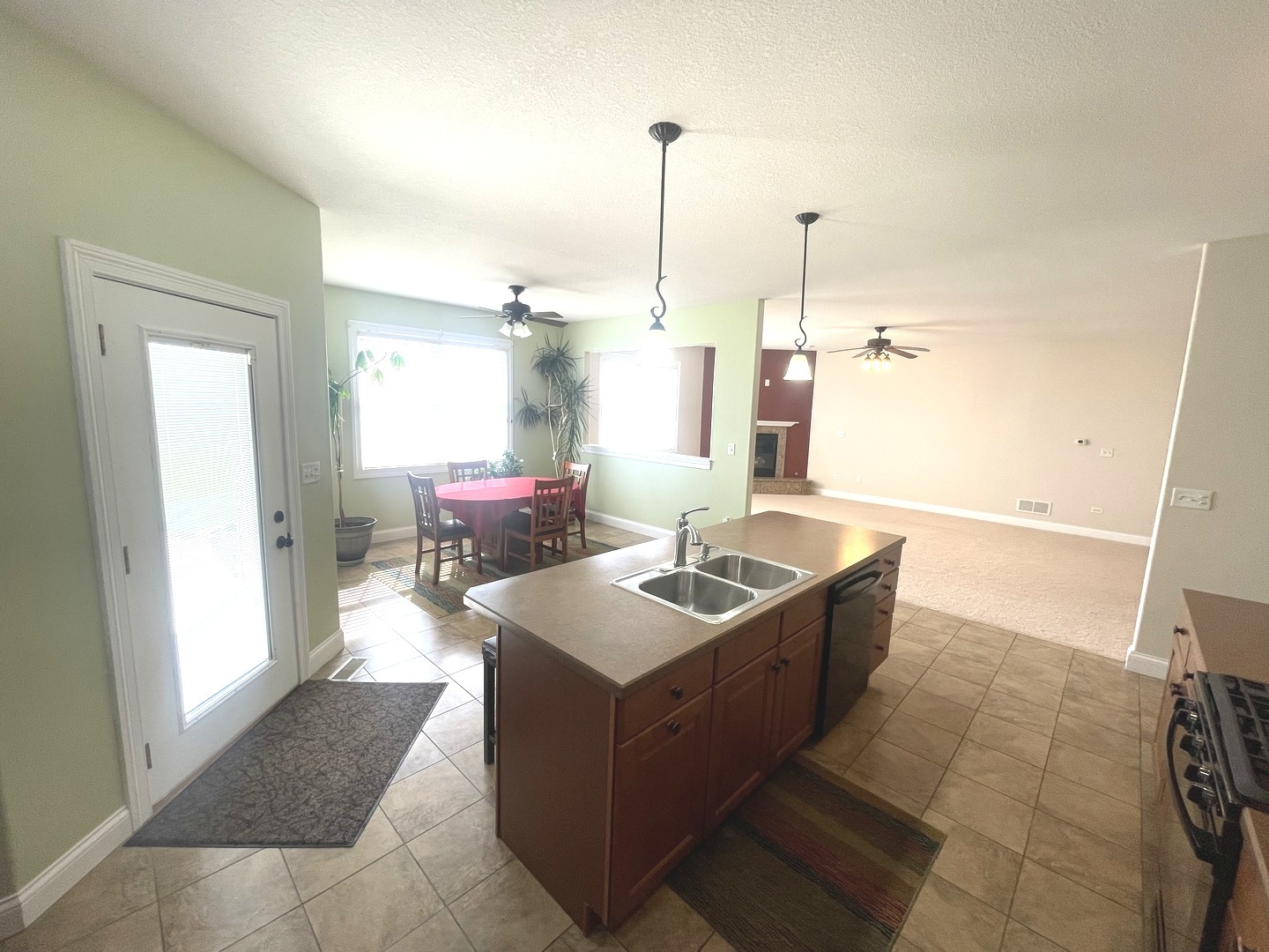 440 Edgebrook Drive Bourbonnais, IL 60914 - Photo 11 of 34 a bathroom with a tub sink and mirror