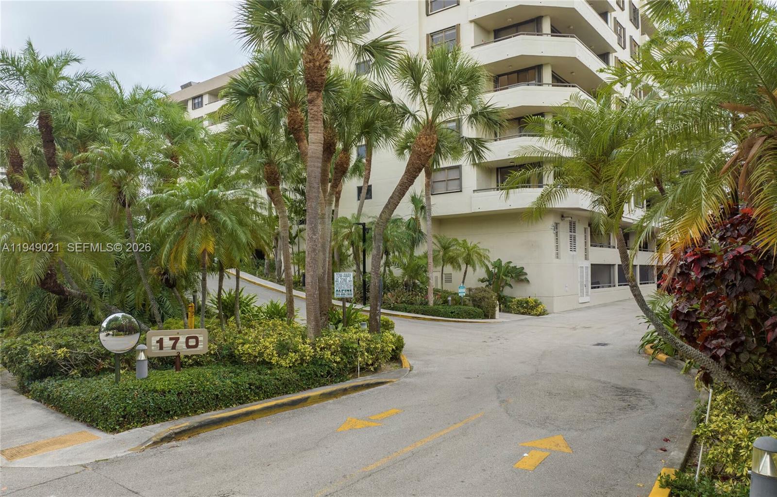 170 Ocean Ln Drive, Unit 809 Key Biscayne, FL 33149 - Photo 26 of 31 a view of a multi story building