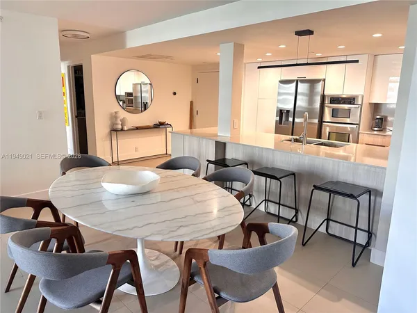 $5,500 | 170 Ocean Ln Drive, Unit 809, Key Biscayne, FL 33149