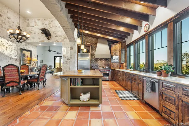 $1,999,000 | 164 Camino Del Reserve Lane, Comfort, TX 78013