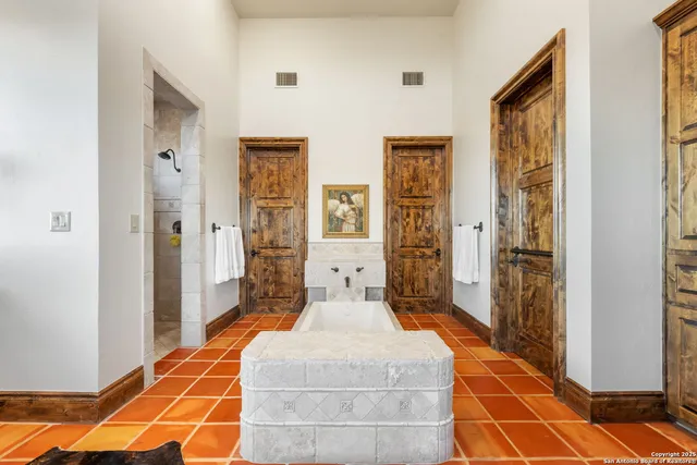 $1,999,000 | 164 Camino Del Reserve Lane, Comfort, TX 78013