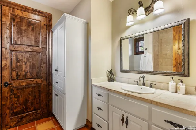 $1,999,000 | 164 Camino Del Reserve Lane, Comfort, TX 78013