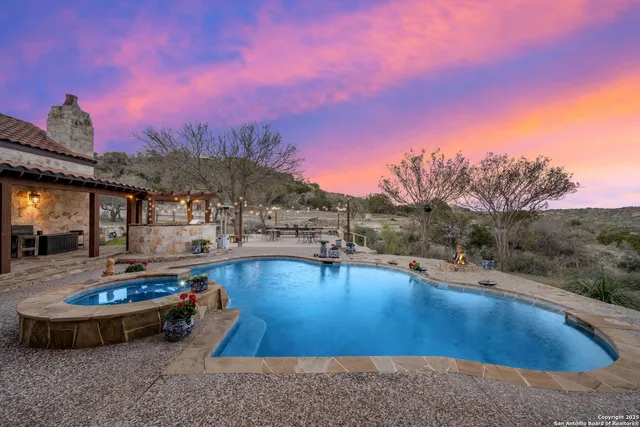 $1,999,000 | 164 Camino Del Reserve Lane, Comfort, TX 78013