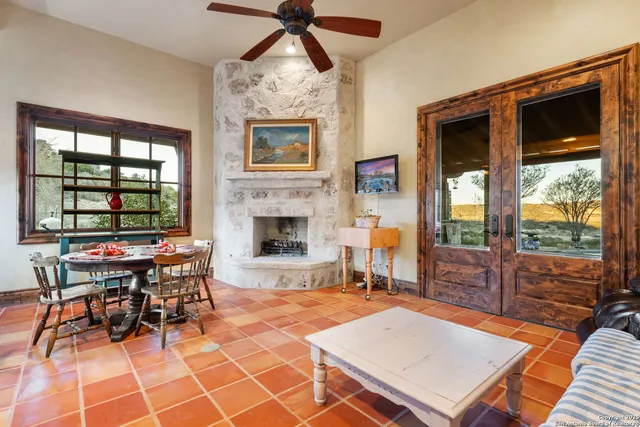 $1,999,000 | 164 Camino Del Reserve Lane, Comfort, TX 78013