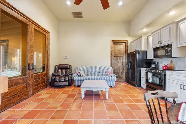 $1,999,000 | 164 Camino Del Reserve Lane, Comfort, TX 78013