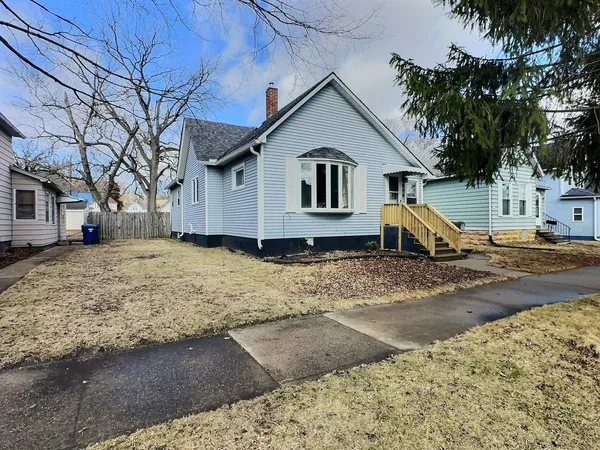 $84,700 | 516 5th Avenue North, Clinton, IA 52732