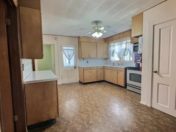 $79,700 | 516 5th Avenue North, Clinton, IA 52732