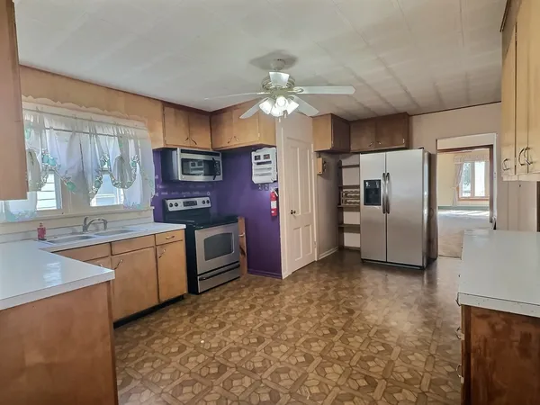 $79,700 | 516 5th Avenue North, Clinton, IA 52732