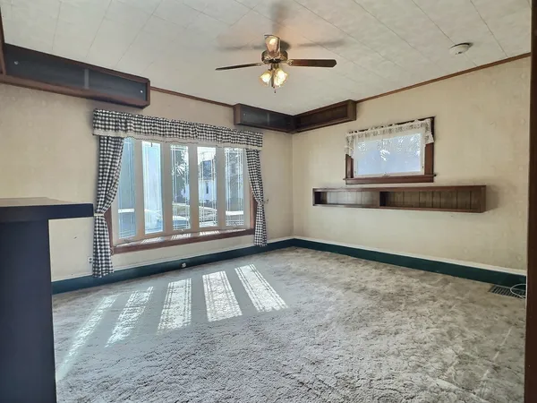 $79,700 | 516 5th Avenue North, Clinton, IA 52732
