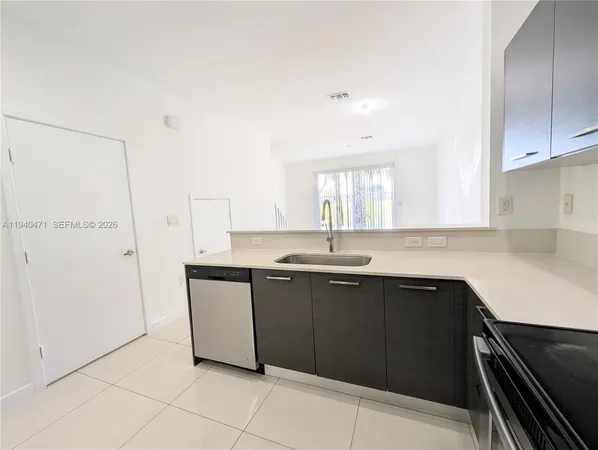 $2,100 | 3484 Northwest 13th Street, Unit 3484, Lauderhill, FL 33311