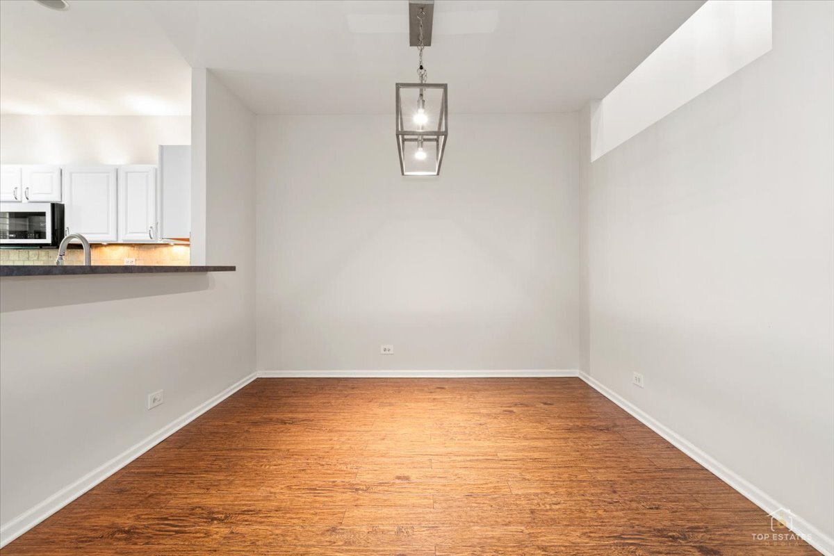 642 West Moreland Avenue Addison, IL 60101 - Photo 8 of 33