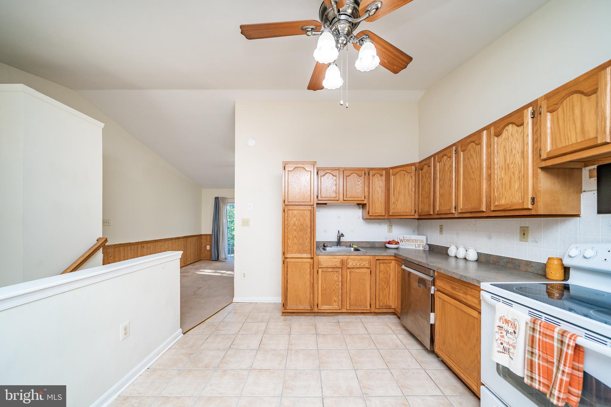 11109 Rawhide Road Lusby, MD 20657 - Photo 5 of 41 Bright Kitchen