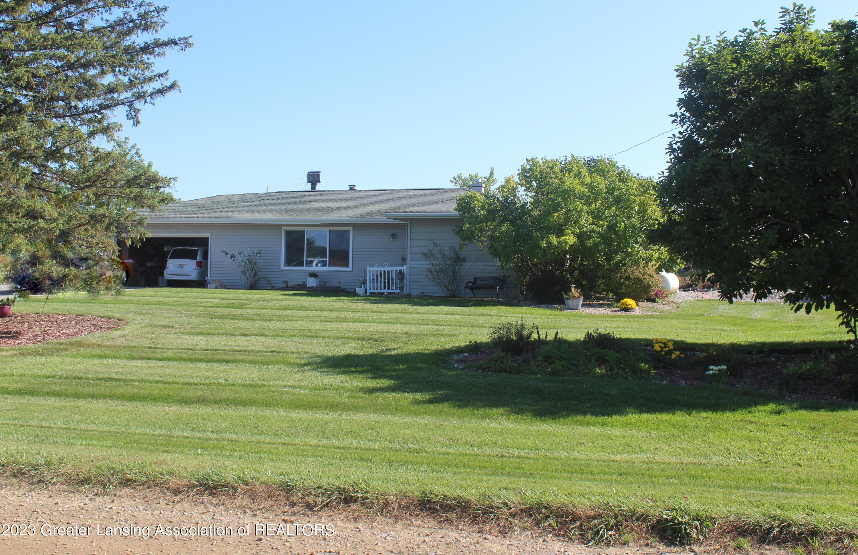 1576 North Stine Road Charlotte, MI 48813 - Photo 1 of 15 IMG_1090