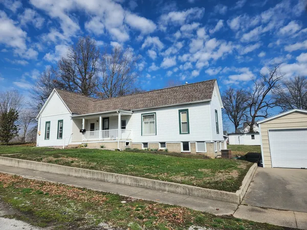 $98,000 | 601 West St Louis Avenue, Pinckneyville, IL 62274