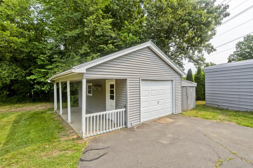 492 Morgan Road West Springfield, MA 01089 - Photo 9 of 31