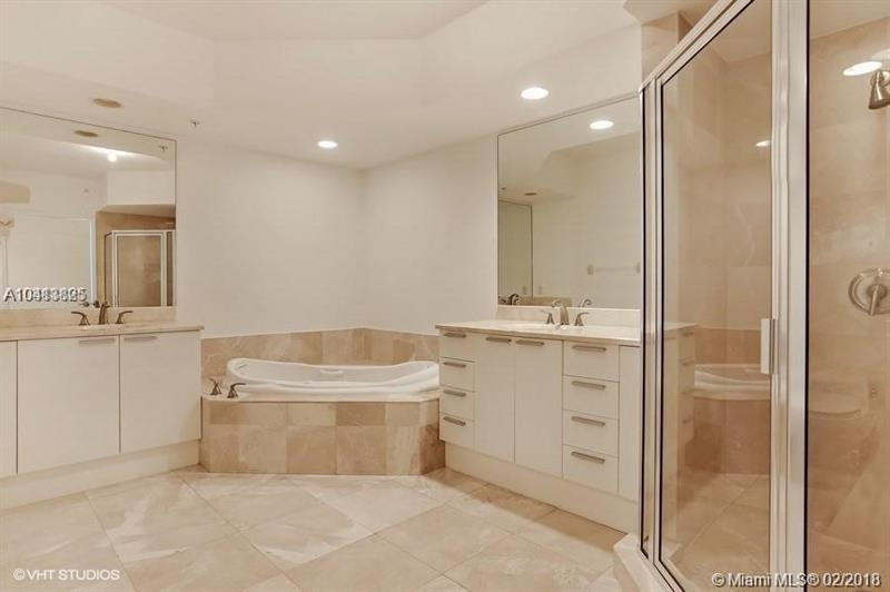 15051 Royal Oaks Lane, Unit 1904 North Miami, FL 33181 - Photo 4 of 12 Photo 4