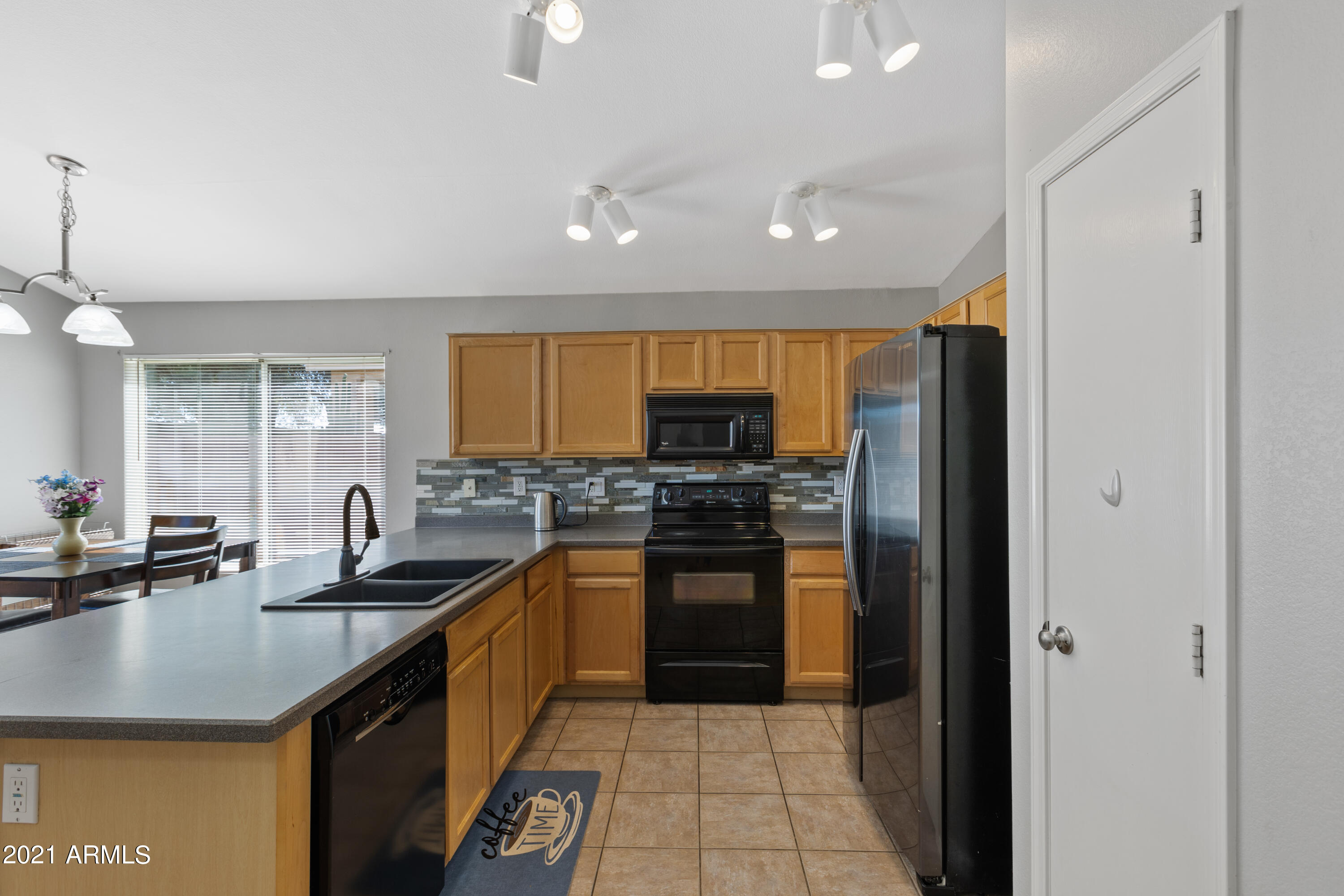 809 South Del Rancho Mesa, AZ 85208 - Photo 6 of 24 07-R6_2260