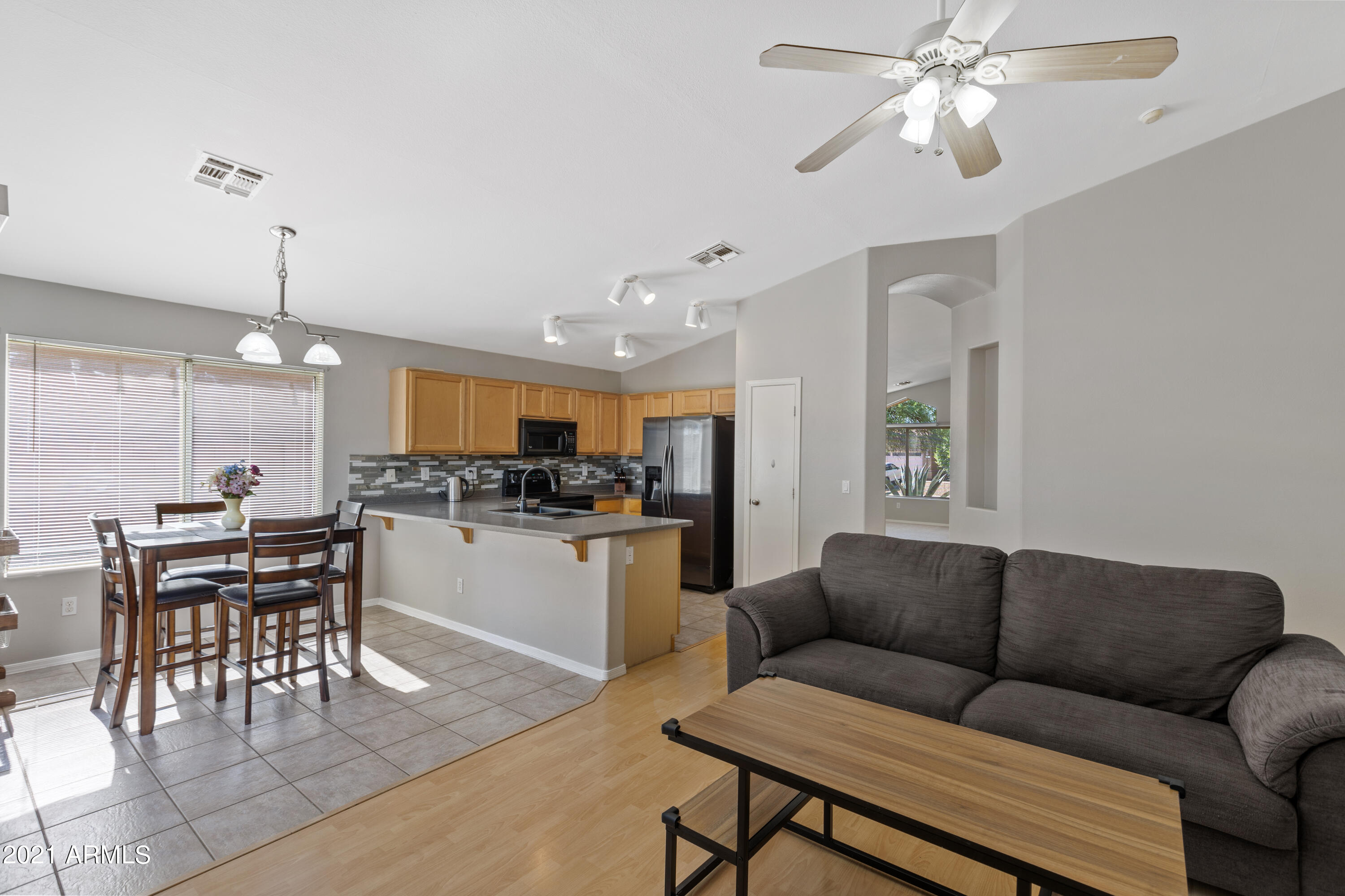809 South Del Rancho Mesa, AZ 85208 - Photo 9 of 24 09-R6_2276