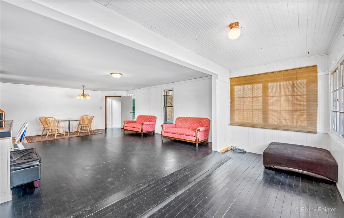 544 Hainesville Road Round Lake Park, IL 60073 - Photo 18 of 50 a living room with furniture and wooden floor