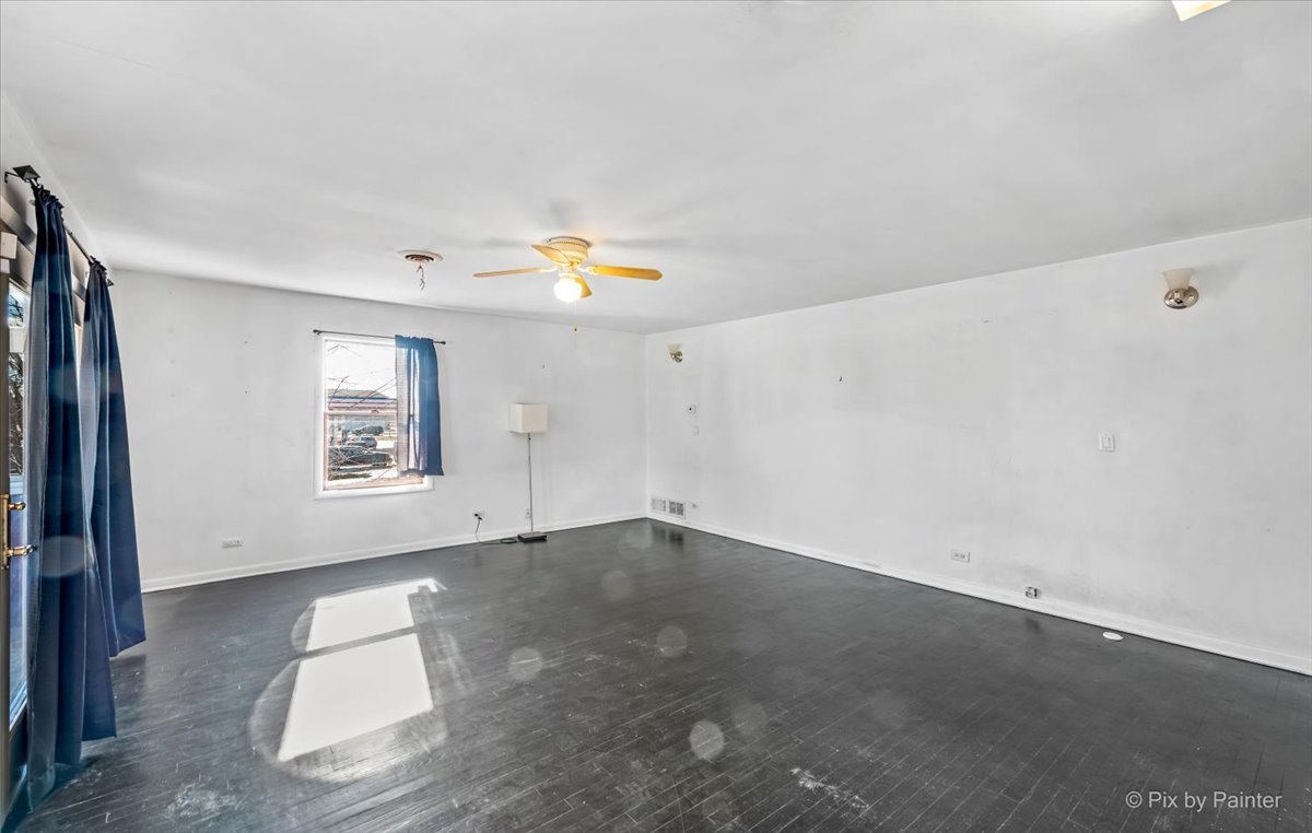 544 Hainesville Road Round Lake Park, IL 60073 - Photo 33 of 50 an empty room with a empty space and window