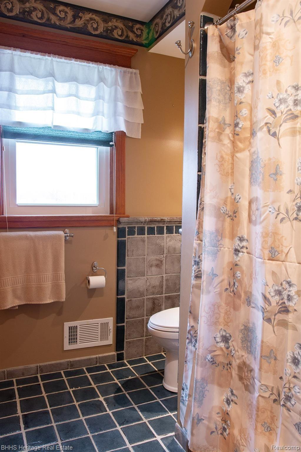 7942 West Allen Road Fowlerville, MI 48836 - Photo 22 of 68 1st floor bathroom