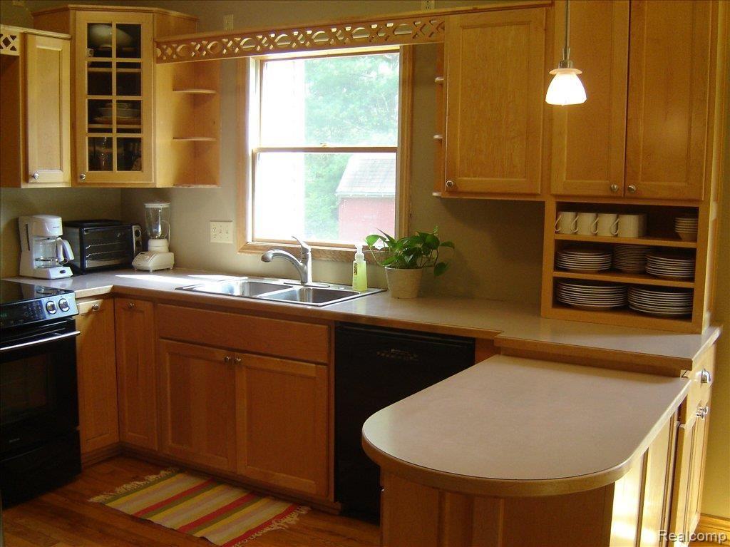 2453 Byron Road Howell, MI 48855 - Photo 6 of 7 Kitchen2