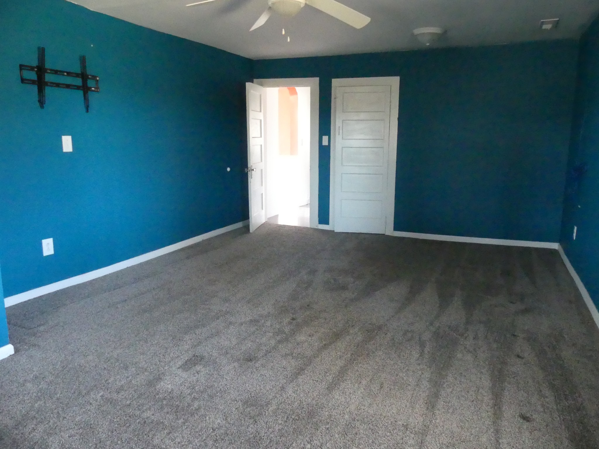 231 Mountain Road Elora, TN 37328 - Photo 14 of 32 an empty room with a empty space and windows