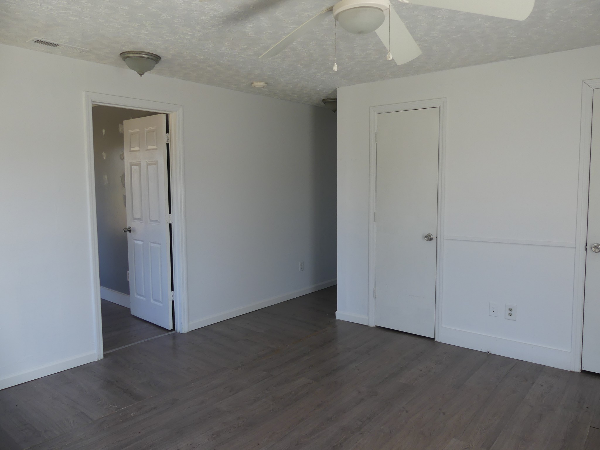231 Mountain Road Elora, TN 37328 - Photo 20 of 32 an empty room with wooden floor and closet