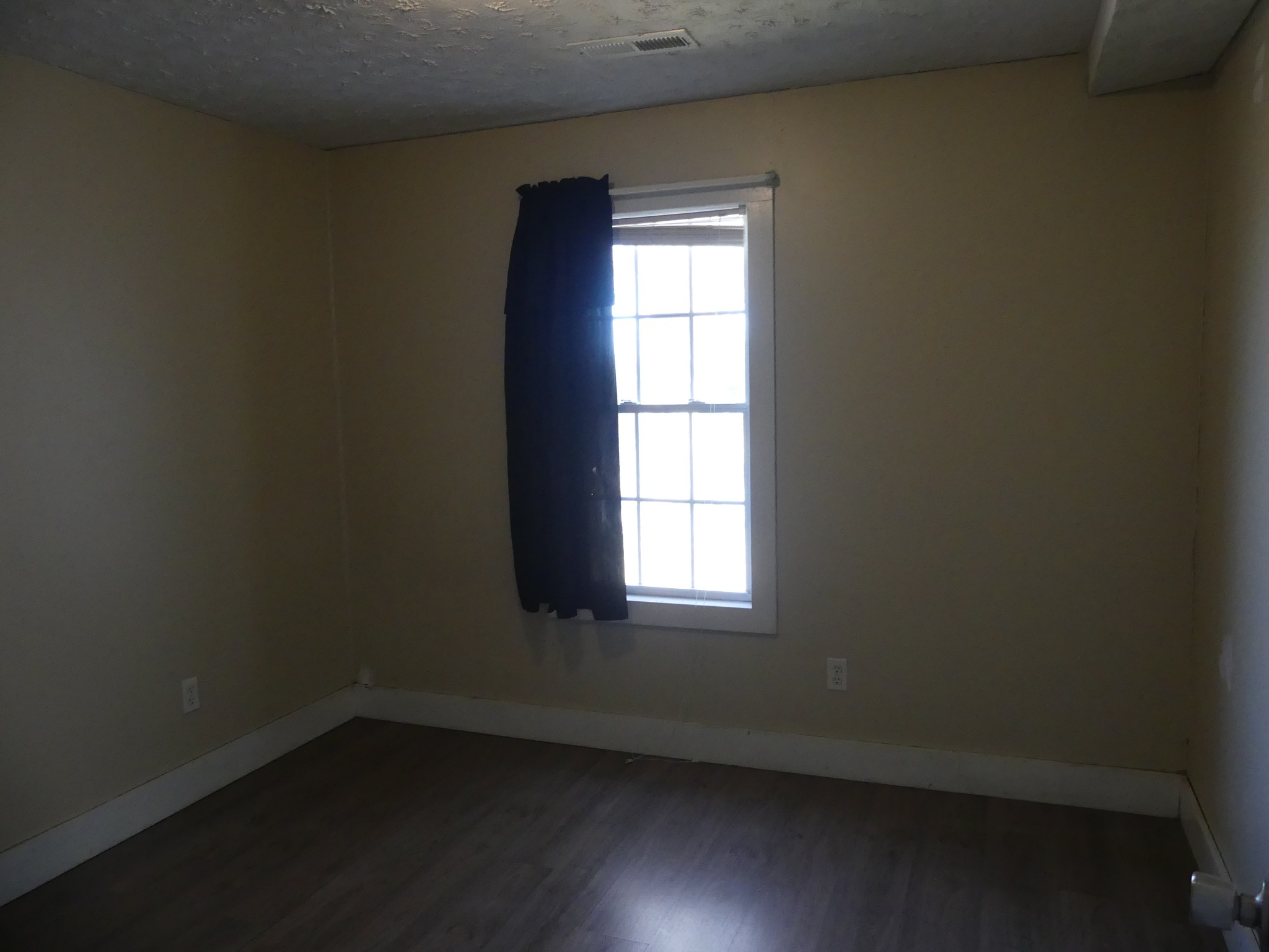 231 Mountain Road Elora, TN 37328 - Photo 22 of 32 an empty room with a window