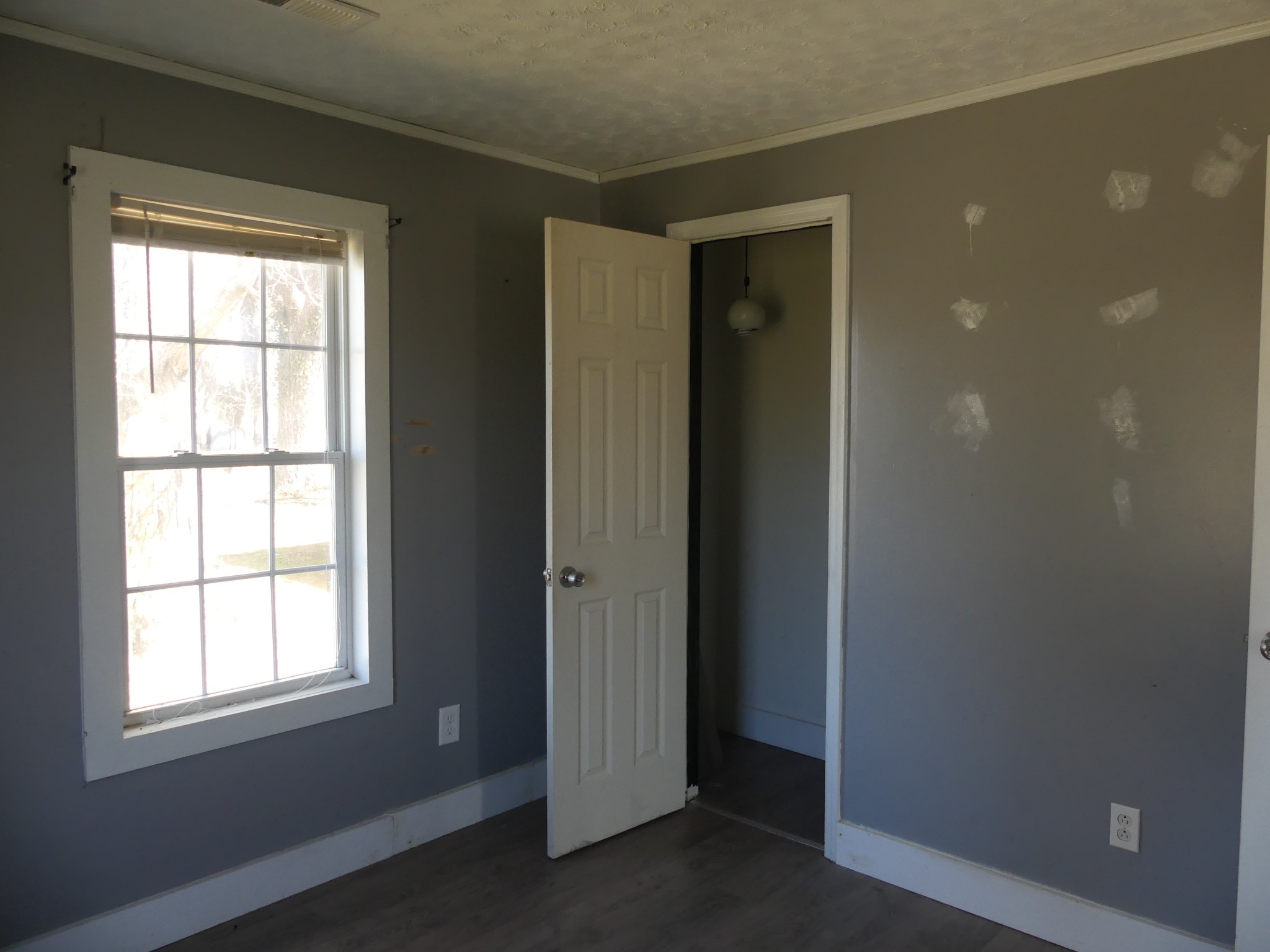 231 Mountain Road Elora, TN 37328 - Photo 24 of 32 an empty room with windows and closet