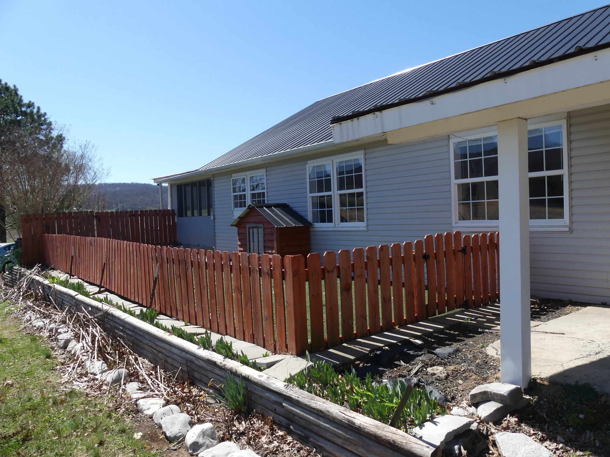 231 Mountain Road Elora, TN 37328 - Photo 4 of 32 a view of a house with wooden fence next to a yard