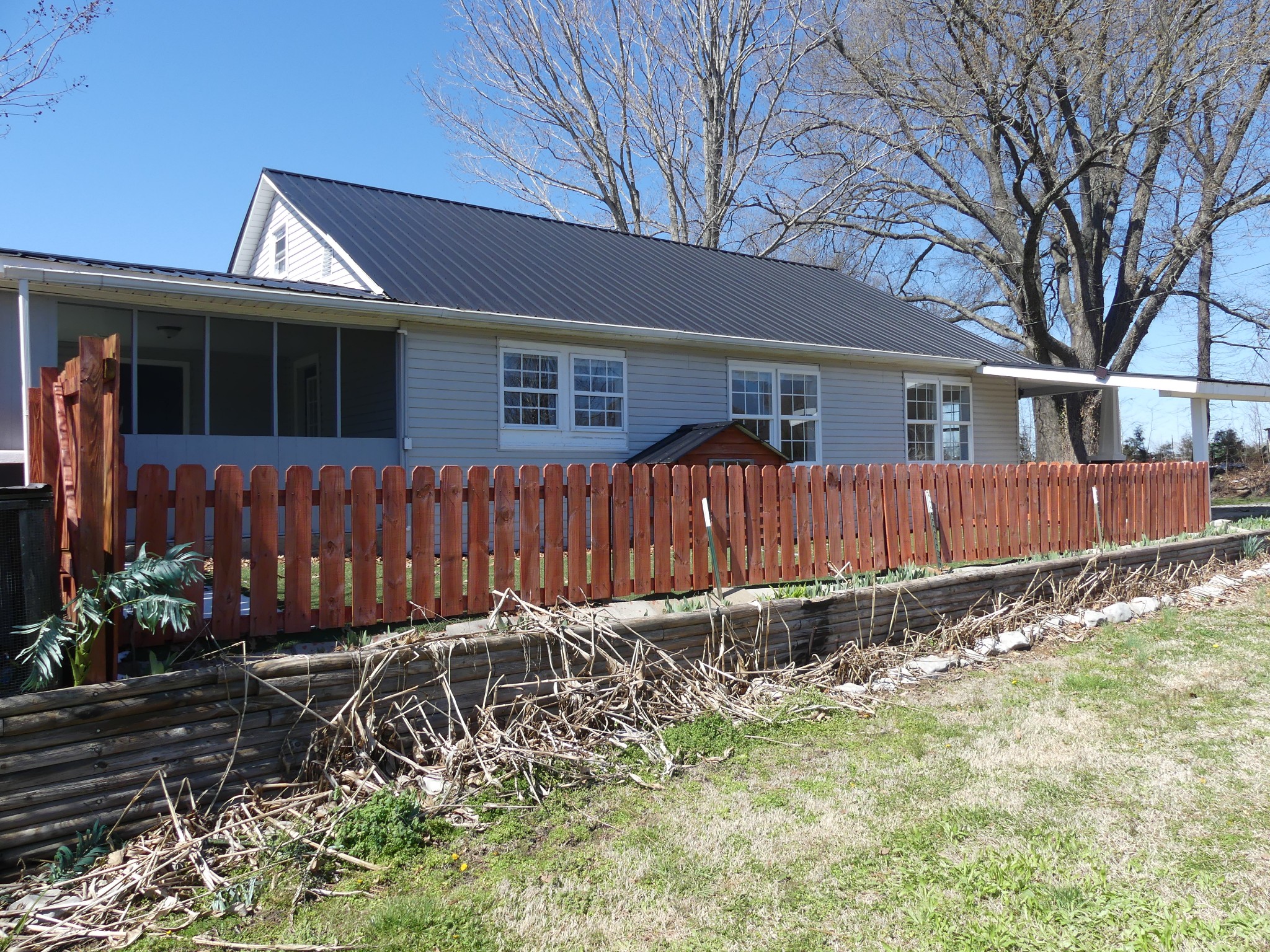 231 Mountain Road Elora, TN 37328 - Photo 5 of 32 a front view of a house with garden