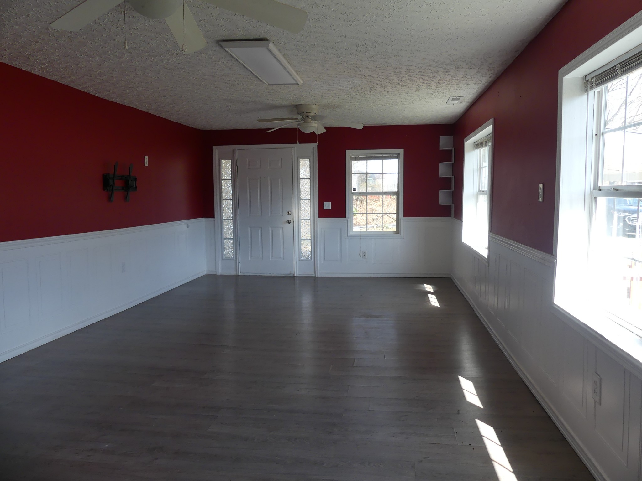 231 Mountain Road Elora, TN 37328 - Photo 9 of 32 a view of an empty room with wooden floor and a window